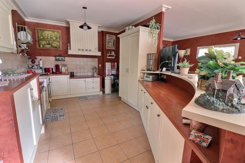 Maison - 210 m² - 8 pièces