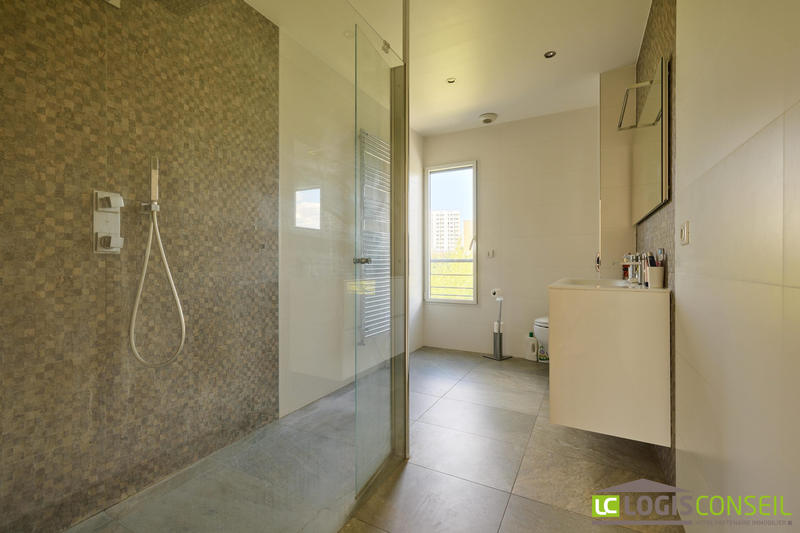 Maison contemporaine - 216 m² - 8 pièces