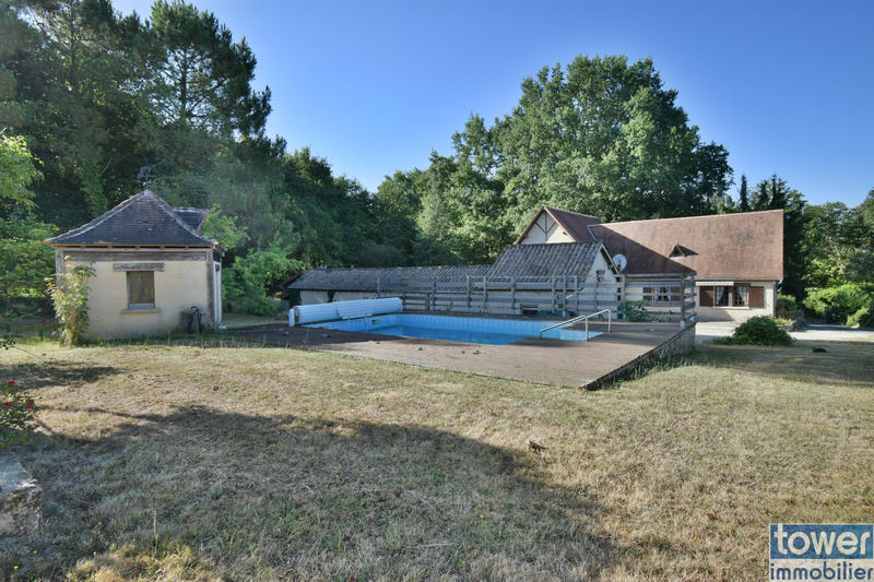 Maison - 228 m² - 8 pièces