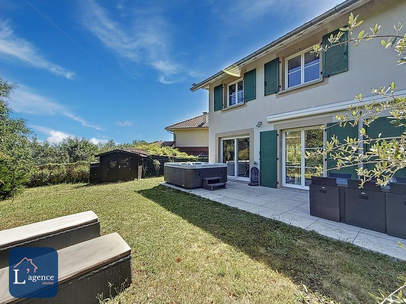 Maison - 102 m² - 5 pièces