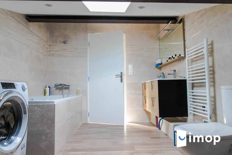 Maison - 247 m² - 10 pièces