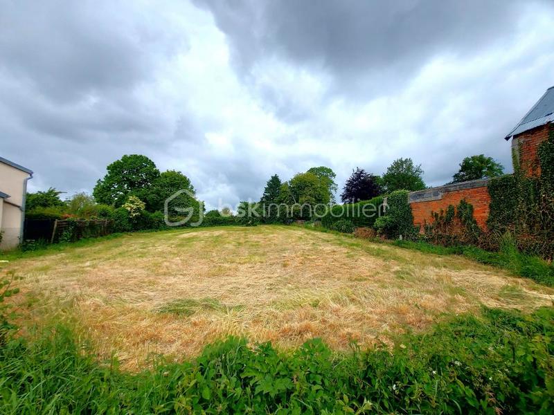 Terrain constructible - 1 892 m²