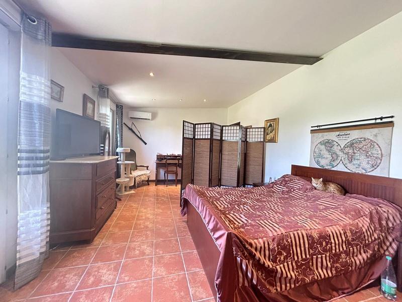 Maison - 300 m² - 9 pièces