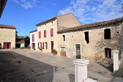 Corps de ferme - 800 m² - 8 pièces