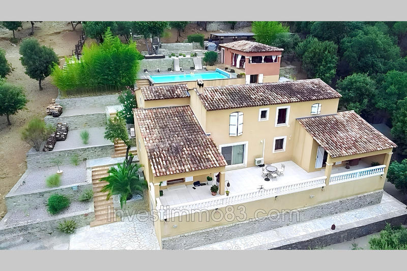 Maison - 236 m² - 9 pièces