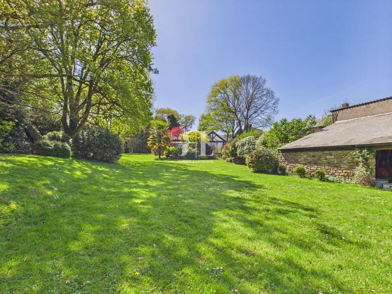 Maison - 298 m² - 5 pièces