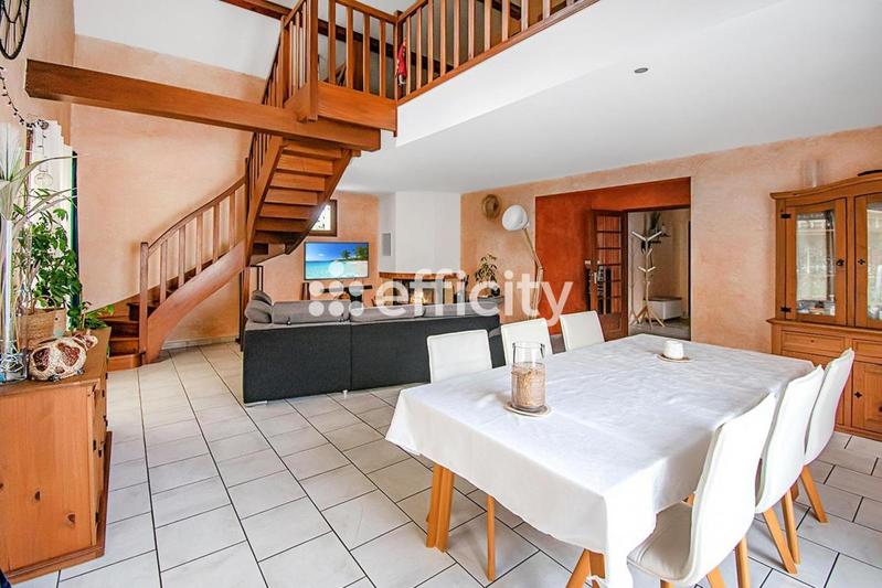 Maison - 201 m² - 9 pièces