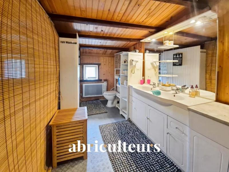 Maison - 230 m² - 6 pièces