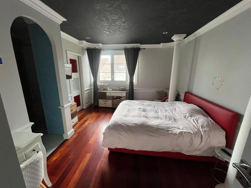 Maison - 230 m² - 7 pièces