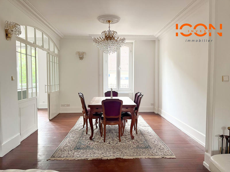 Maison - 217 m² - 8 pièces