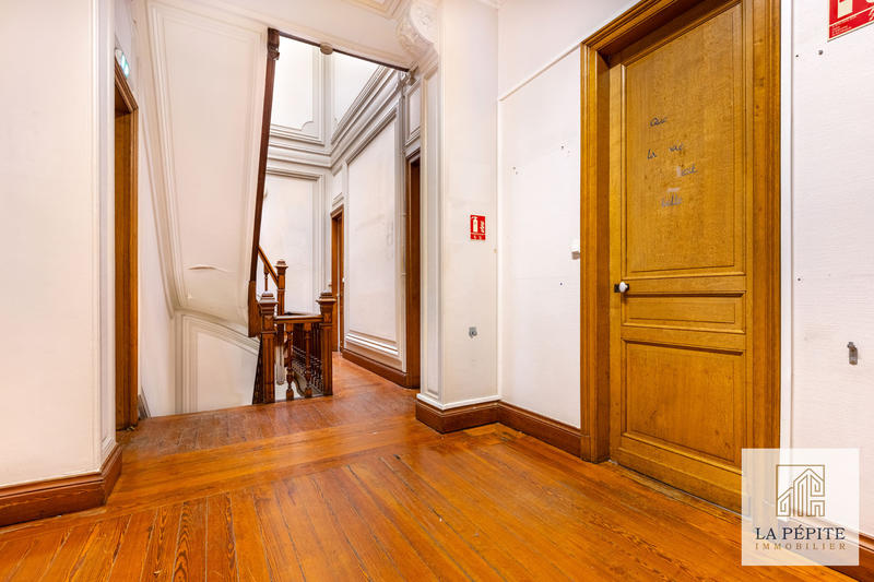 Immeuble - 334 m² - 1 pièce