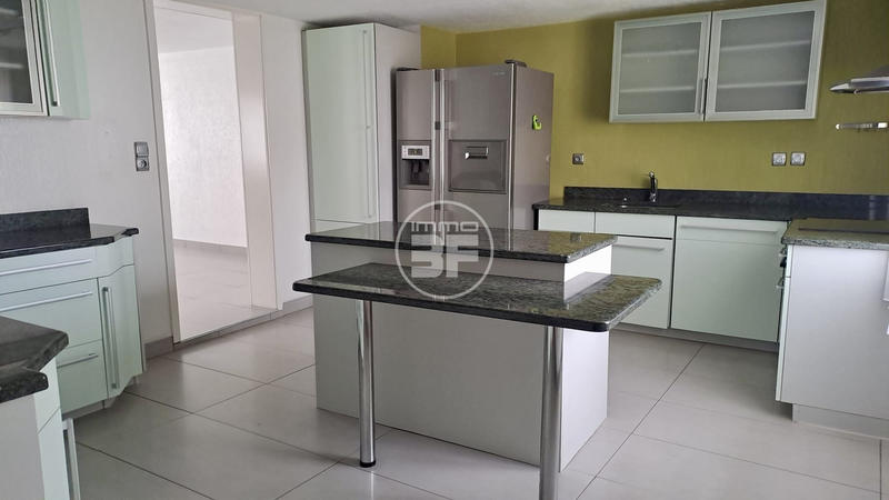 Immeuble - 230 m² - 2 pièces