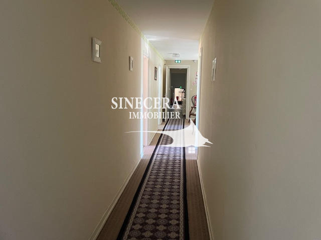 Maison - 725 m² - 6 pièces