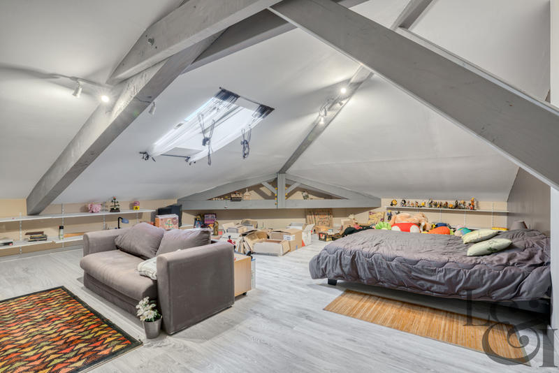 Maison - 334 m² - 10 pièces