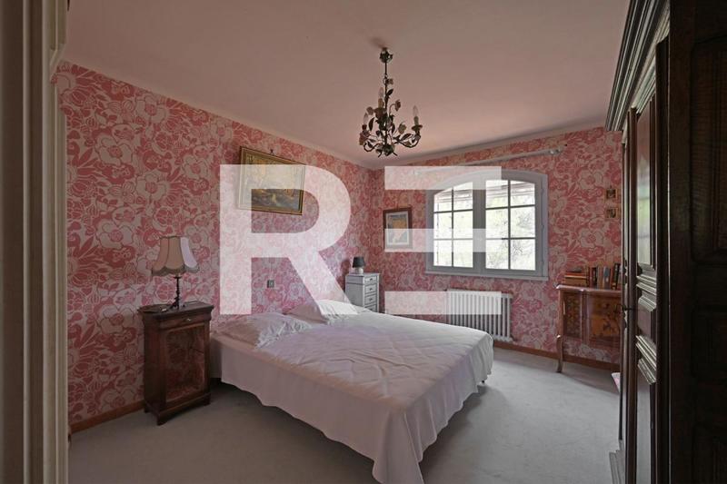 Maison - 238 m² - 7 pièces