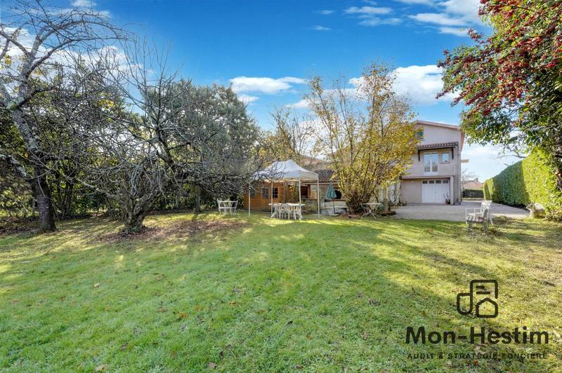 Propriété - 263 m² - 11 pièces