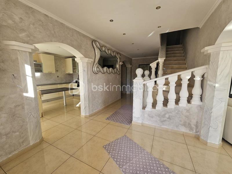 Villa - 189 m² - 8 pièces