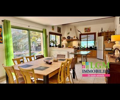 Villa - 217 m² - 5 pièces