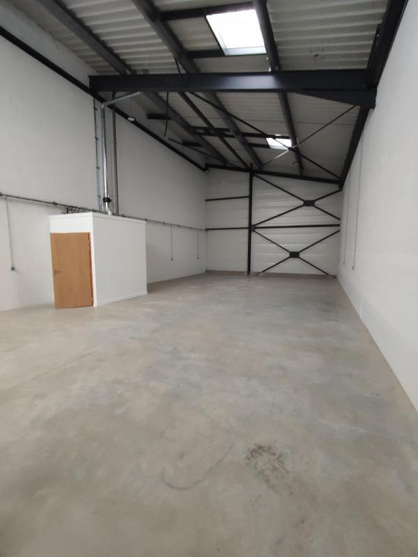 Entrepôt - 163 m² - 1 pièce
