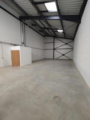 Entrepôt - 163 m² - 1 pièce