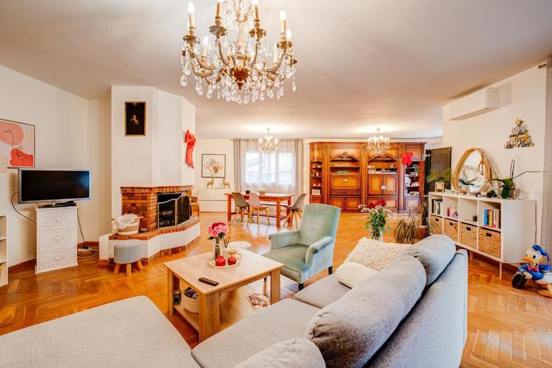 Maison - 243 m² - 6 pièces