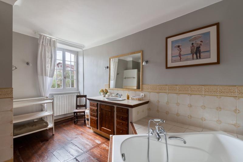 Maison - 650 m² - 14 pièces