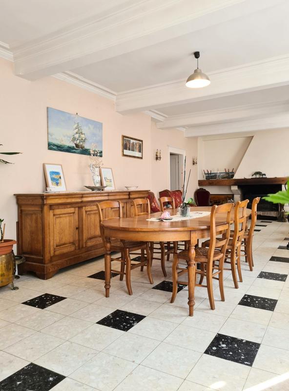 Maison ancienne - 400 m² - 14 pièces