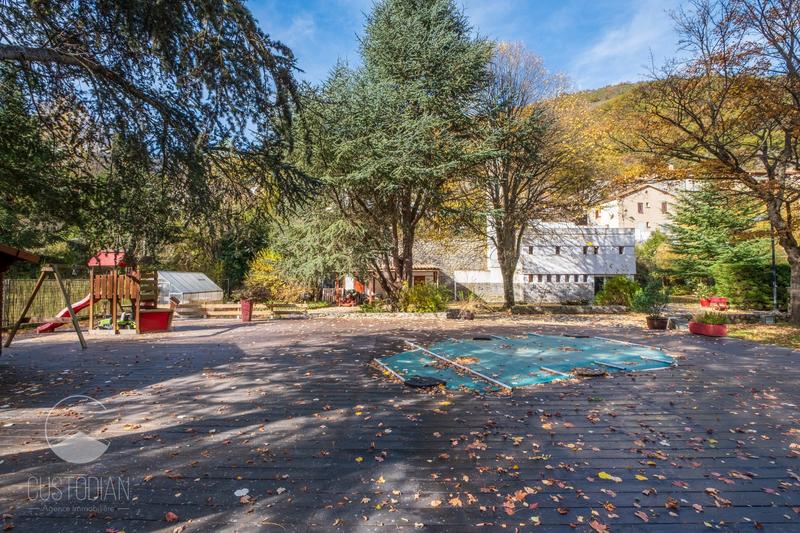 Maison - 650 m² - 15 pièces