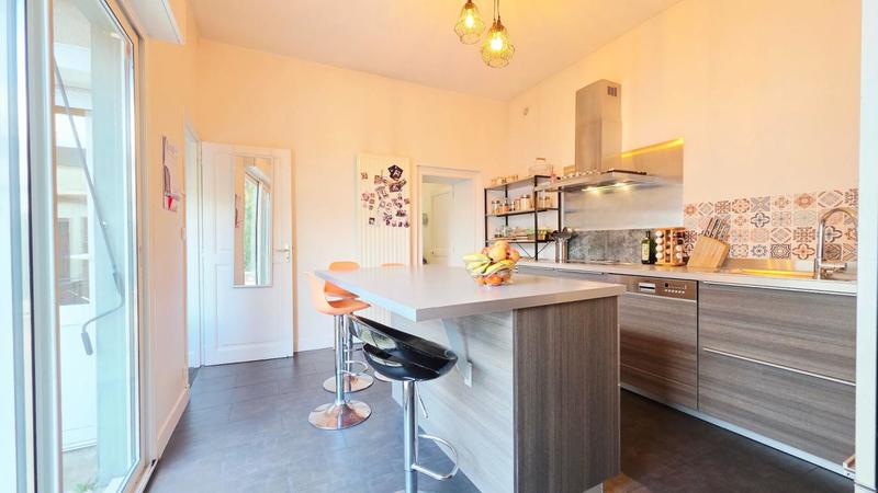 Maison - 189 m² - 8 pièces