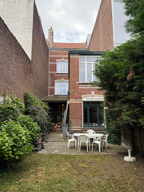 Maison - 337 m² - 8 pièces