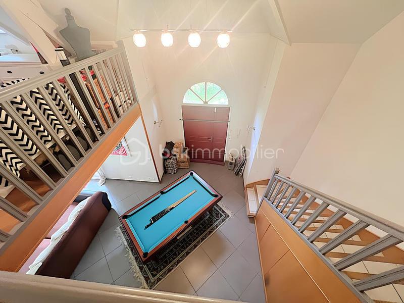 Demeure - 250 m² - 7 pièces