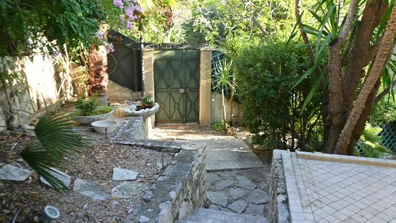 Villa - 325 m² - 6 pièces