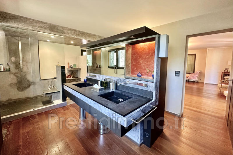 Demeure - 295 m² - 6 pièces