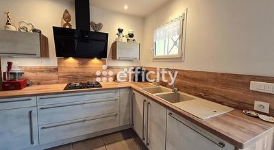 Maison - 96 m² - 3 pièces