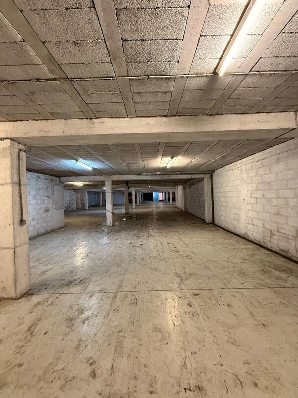 Entrepôt - 1 000 m²