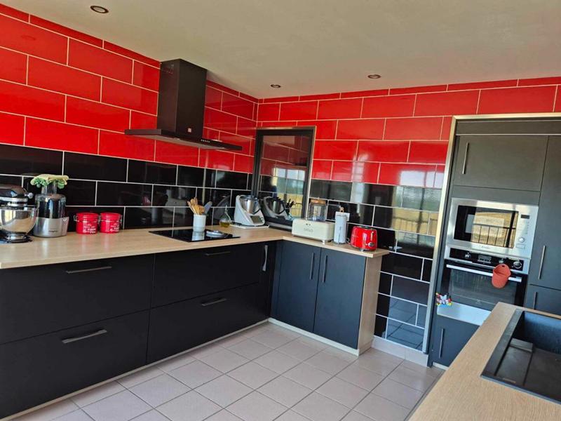 Maison - 250 m² - 6 pièces