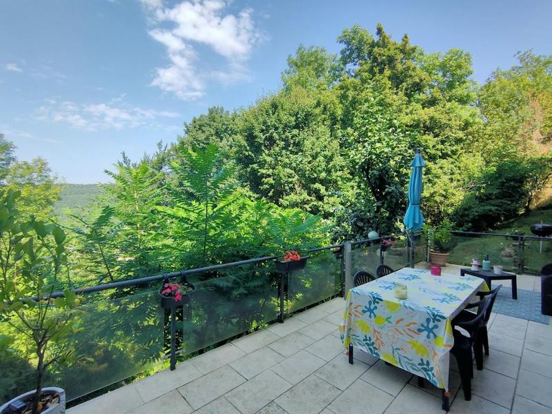 Propriété - 302 m² - 12 pièces