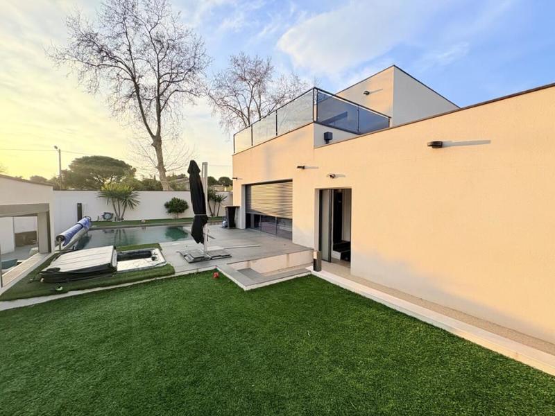 Maison - 220 m² - 6 pièces