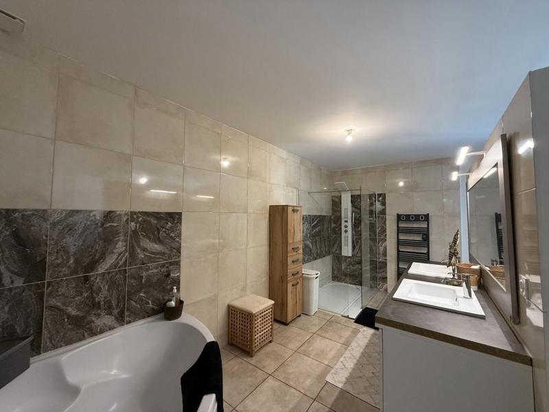 Mas - 197 m² - 5 pièces