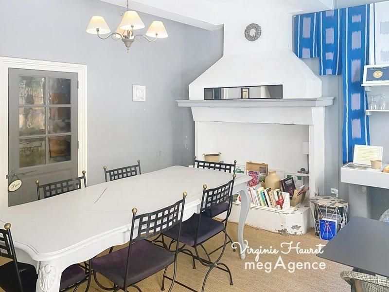 Maison - 270 m² - 10 pièces