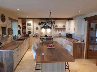 Maison traditionnelle - 232 m² - 8 pièces