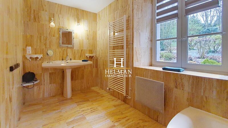 Maison - 210 m² - 7 pièces