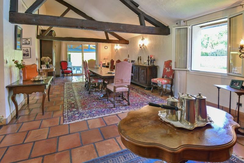 Maison - 313 m² - 8 pièces