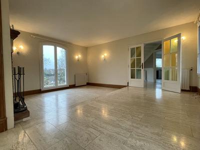 Maison - 165 m² - 6 pièces