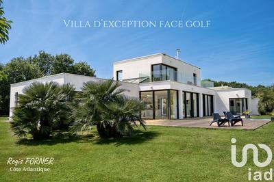 Maison - 240 m² - 8 pièces