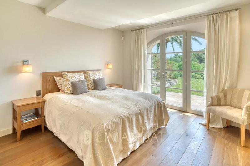 Propriété - 230 m² - 6 pièces