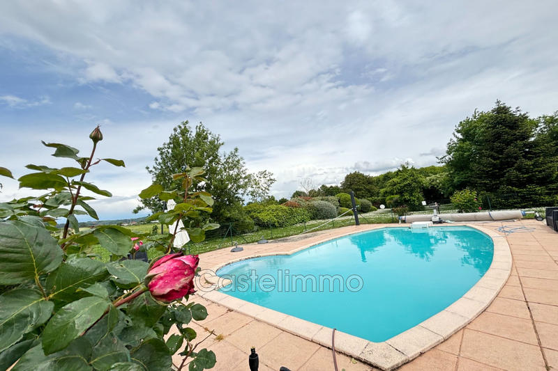 Maison - 370 m² - 10 pièces