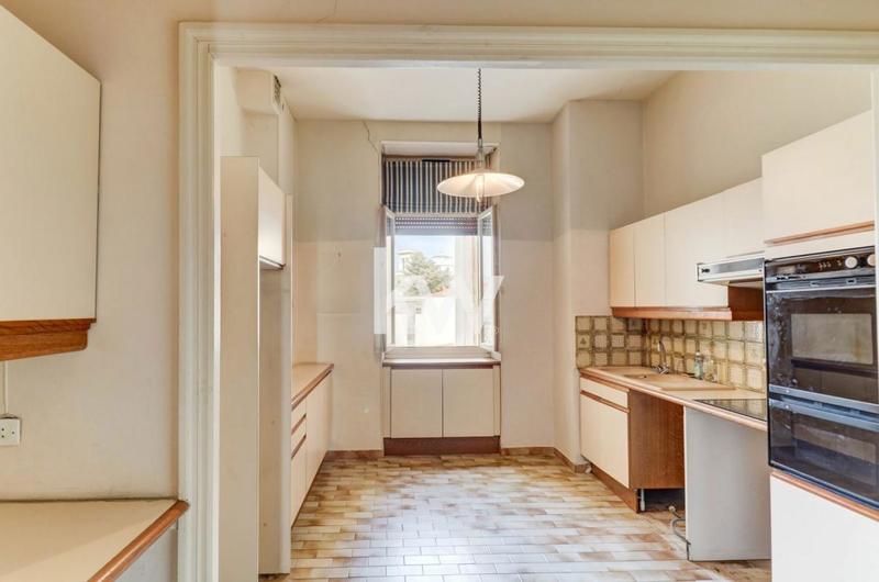 Appartement - 242 m² - 4 pièces