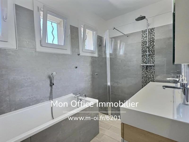 Maison - 250 m² - 10 pièces