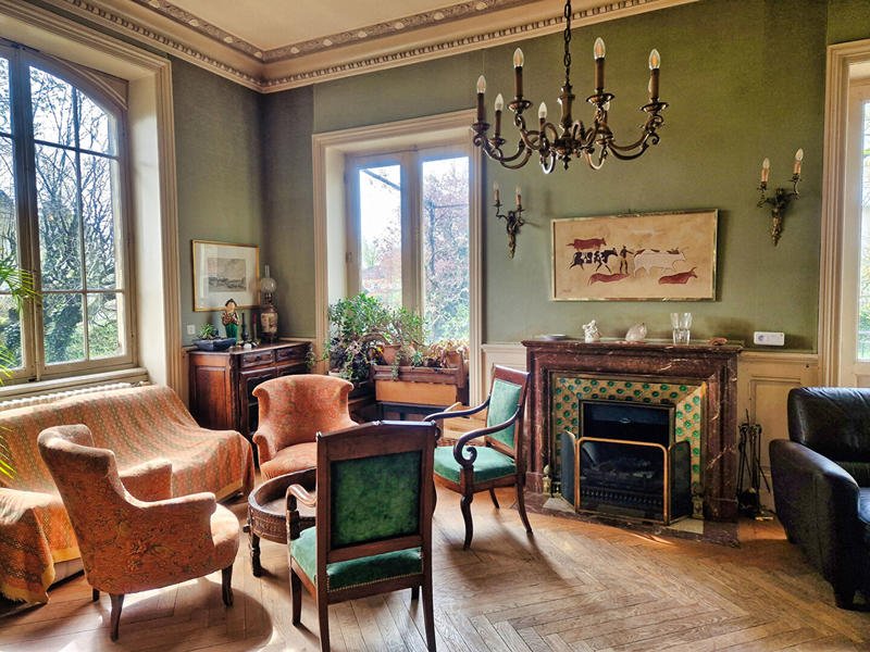 Maison - 329 m² - 9 pièces